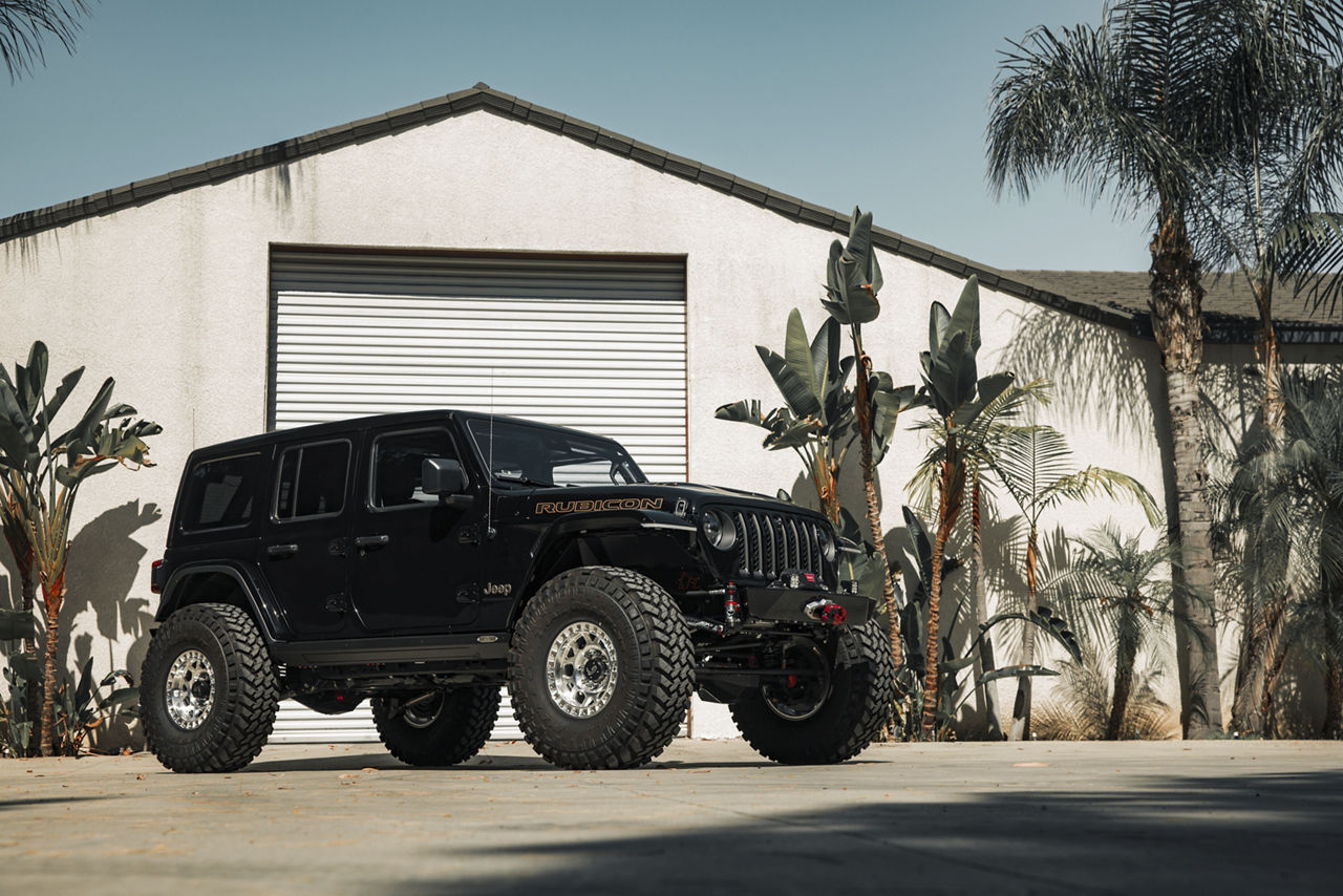 2020 Jeep Wrangler Rubicon KMC MESA SLOTTED BEADLOCK